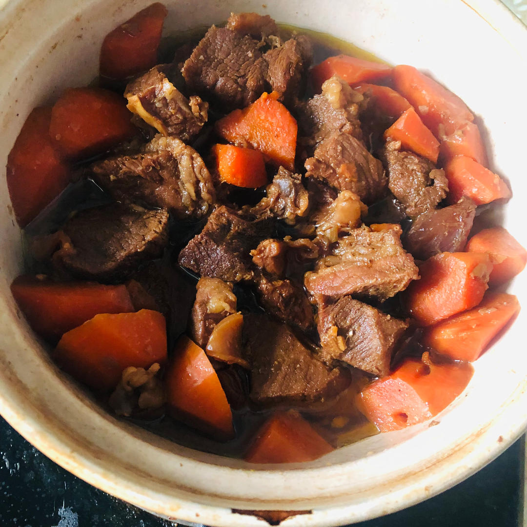 胡萝卜炖牛腩