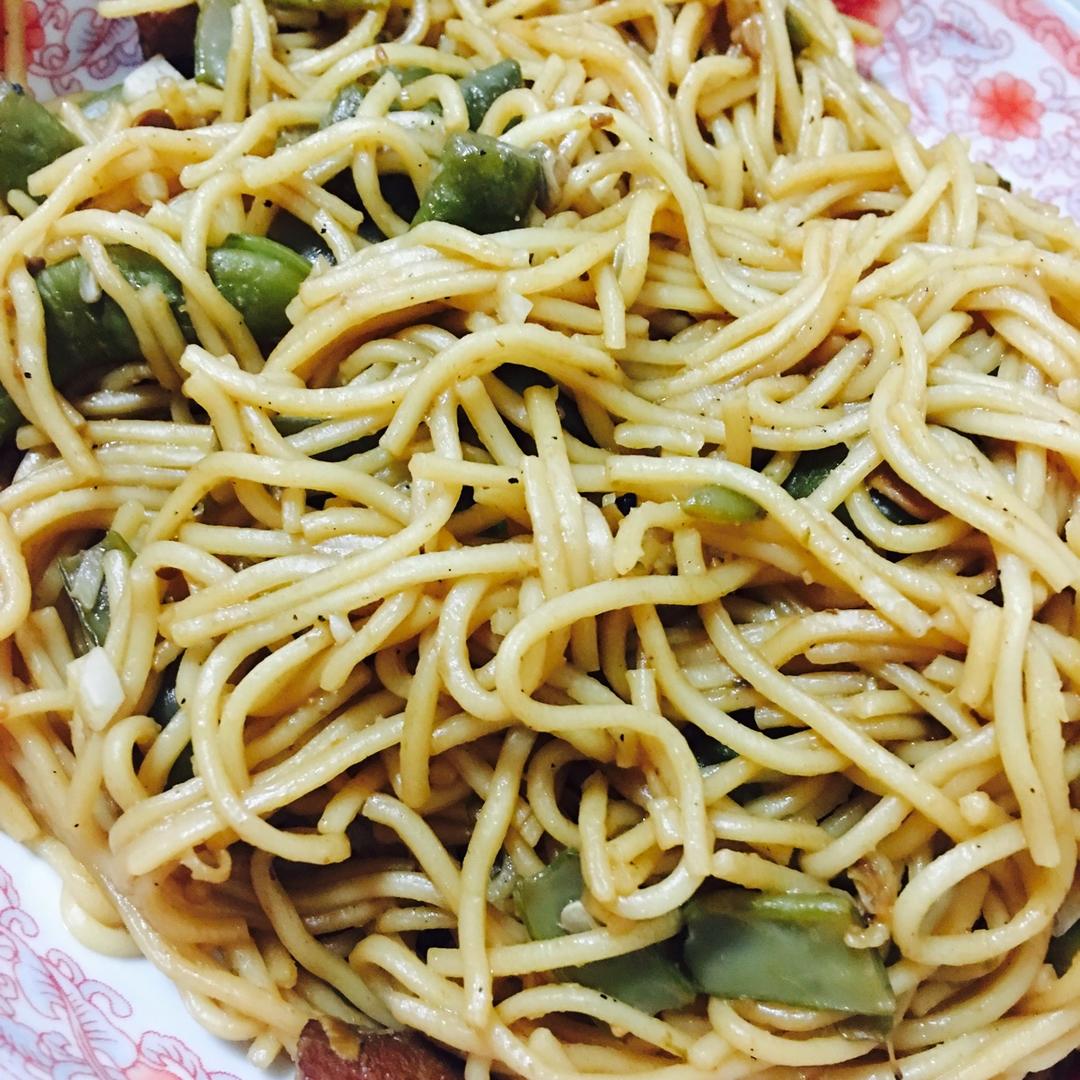 最适合夏天的一锅出--酱香豆角焖面