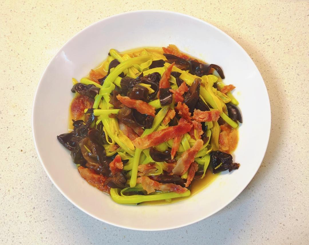 黑木耳腊肠鲜黄花菜 by wqy