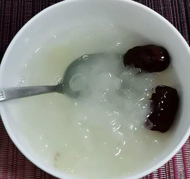 银耳桃胶莲子羹｜养颜平民版燕窝