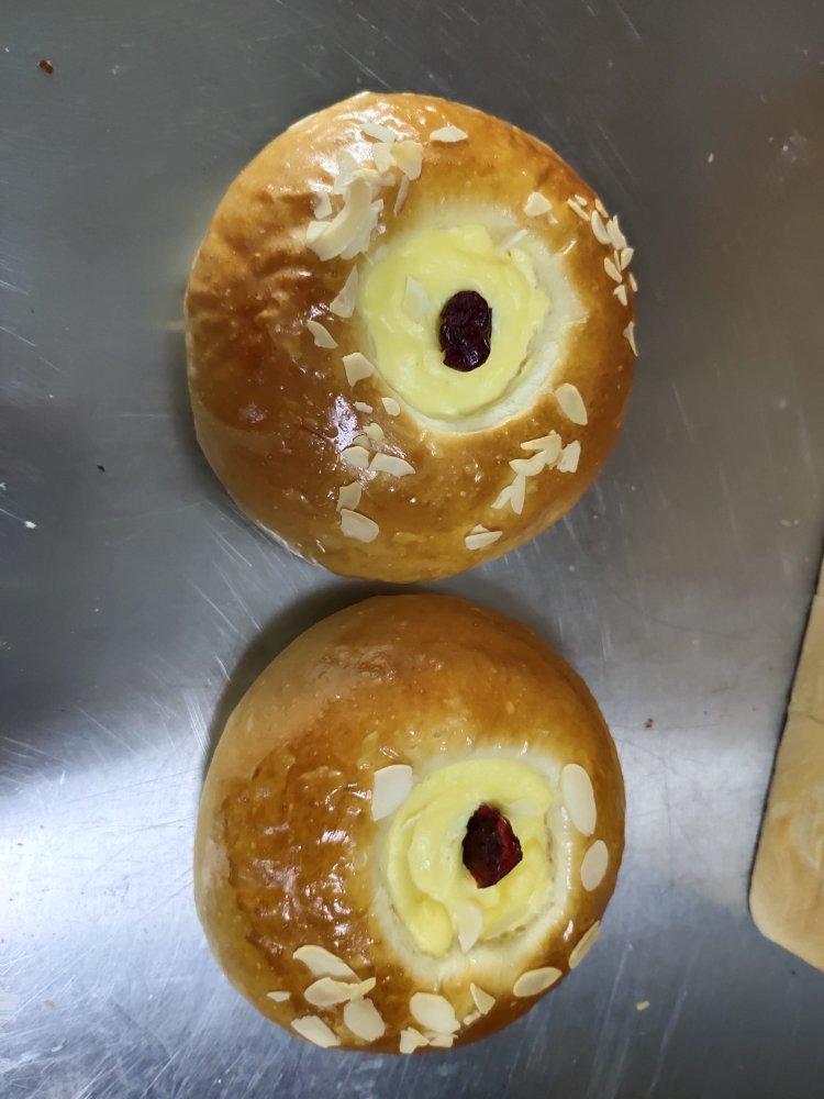 特浓卡仕达酱面包