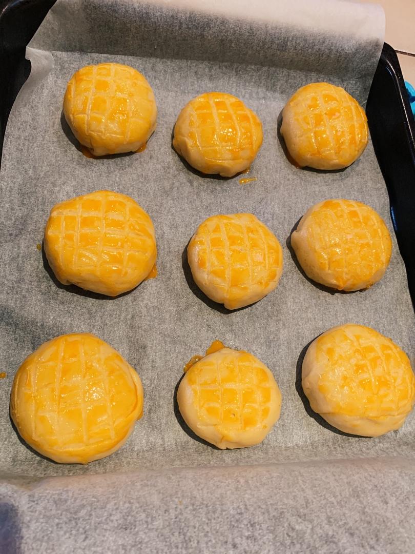 好吃到炸裂的港式菠萝包（附带制作酥皮的小视频）