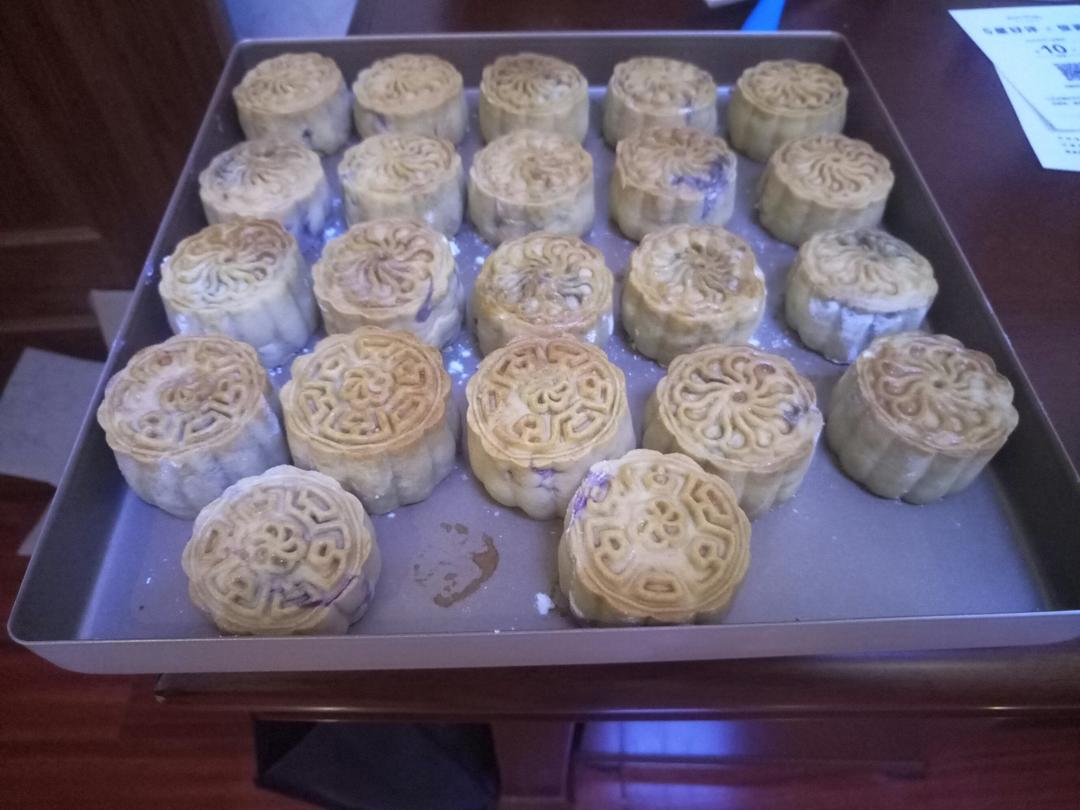 广式月饼—蛋黄莲蓉月饼