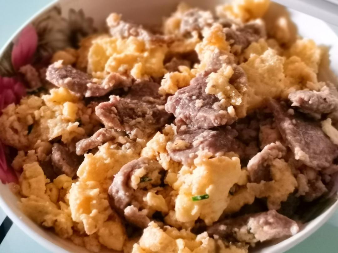 滑蛋牛肉，牛肉滑嫩，鸡蛋松软