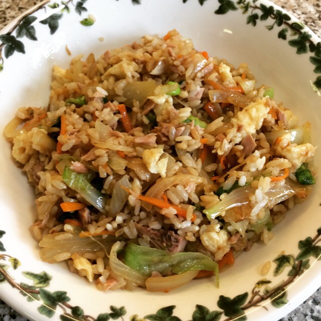 金枪鱼洋葱炒饭