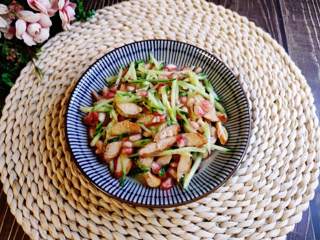 石榴鸡胸黄瓜沙拉