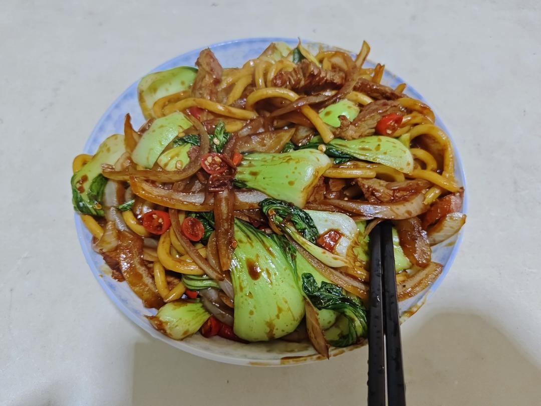 肥牛炒乌冬面