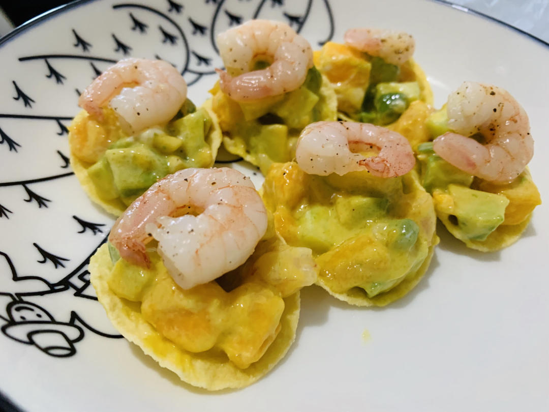 薯片牛油果大虾沙拉