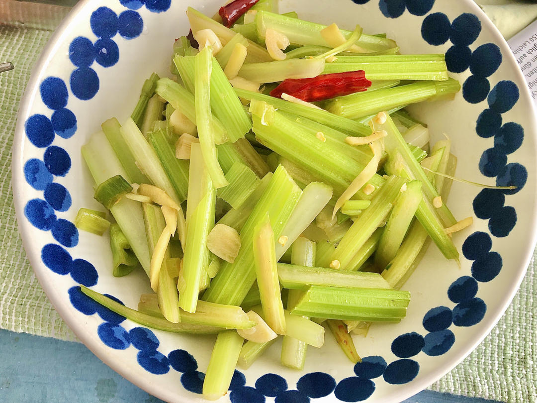 清炒不腻的素炒西芹