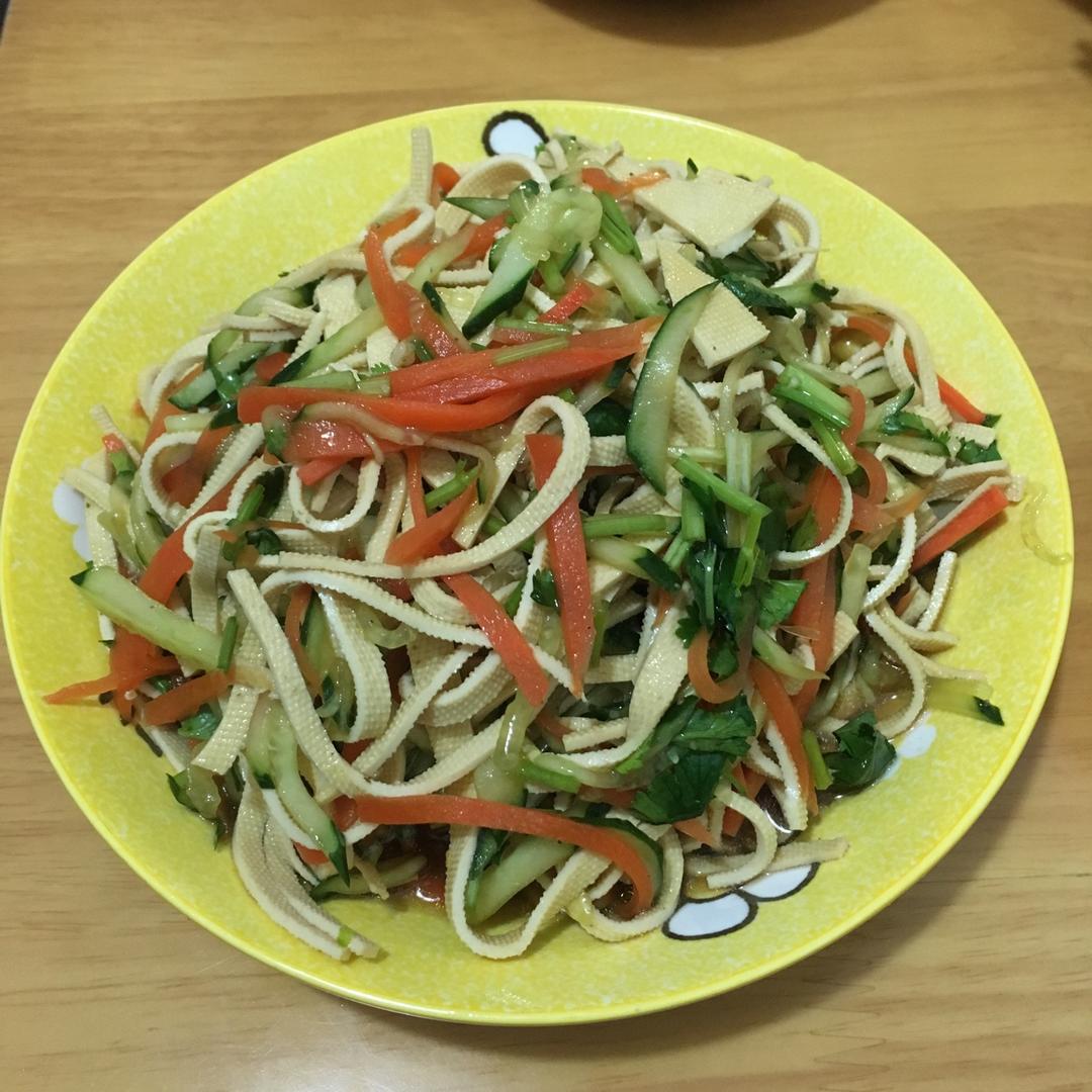 超快手的凉拌千张黄瓜胡萝卜丝