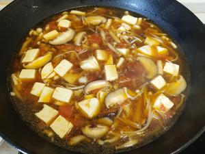番茄菌菇豆腐汤的做法 步骤5