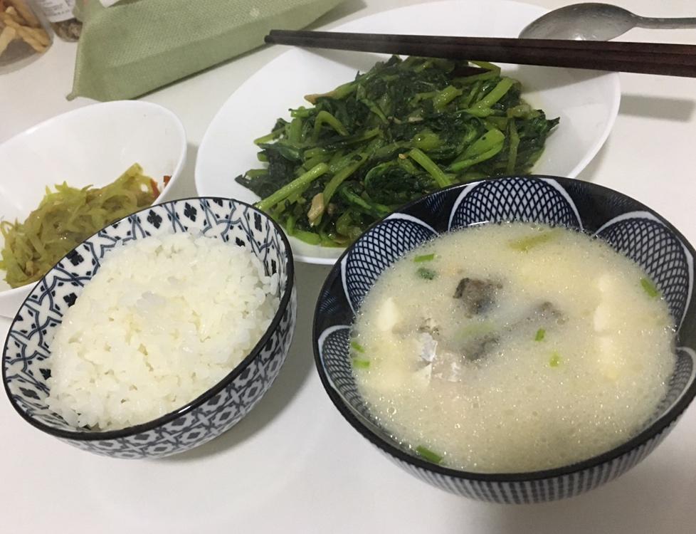 鲫鱼豆腐汤
