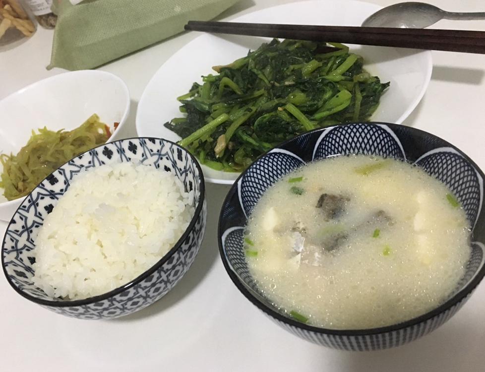 鲫鱼豆腐汤