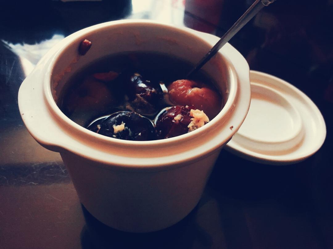 红枣桂圆枸杞红糖水