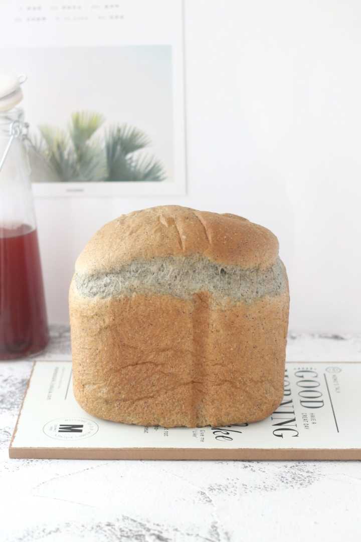 黑芝麻粉面包（面包机版）的做法