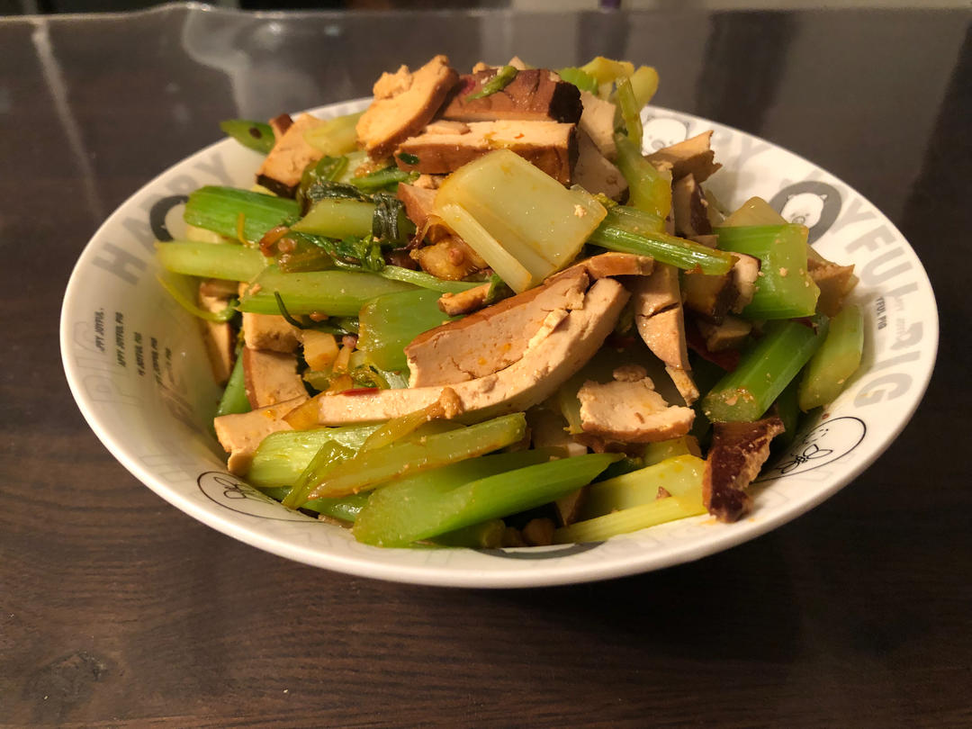 午餐晚餐简单快手下饭菜芹菜炒香干