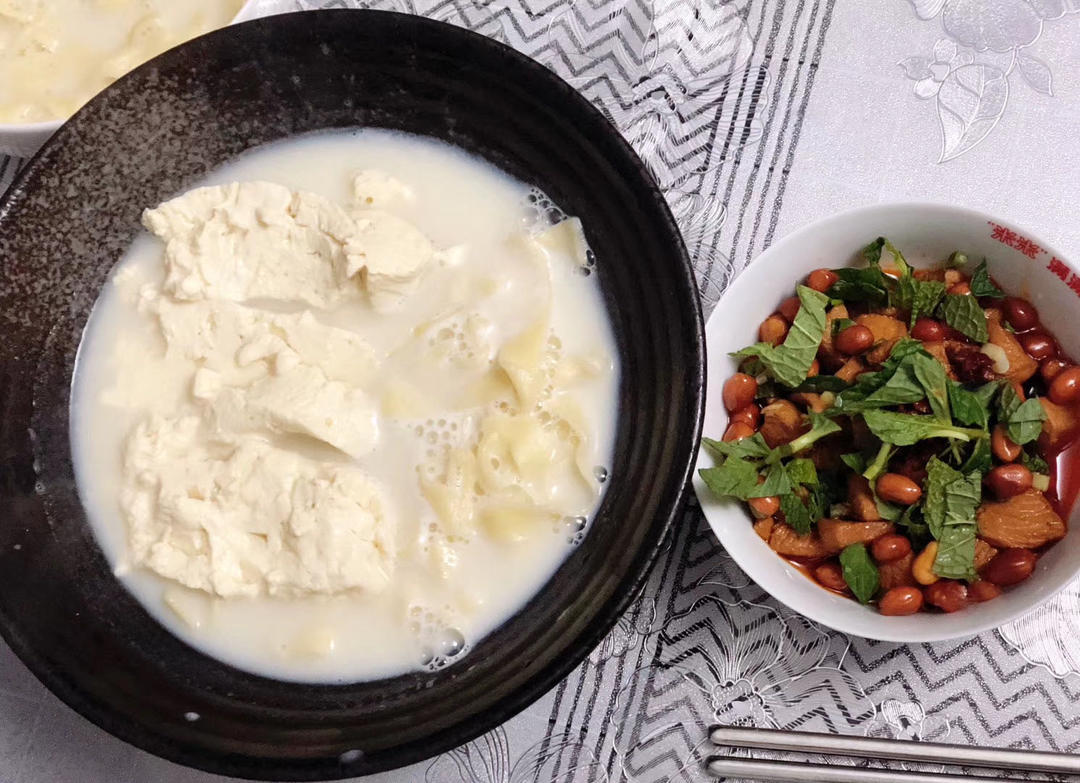 豆花面附肉丁蘸水做法