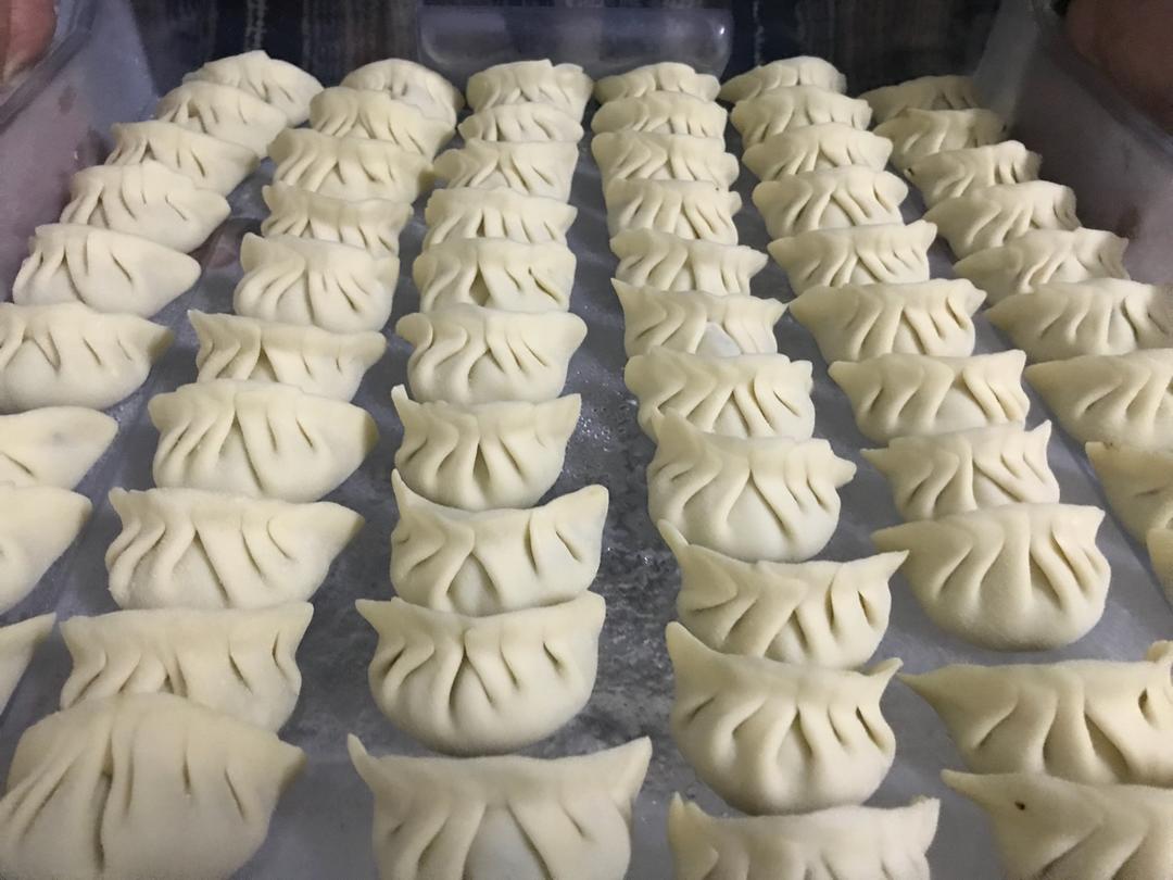 鲜掉眉毛的 三鲜水饺~