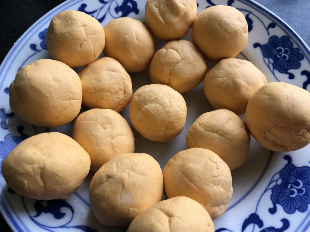 黄金球之一（南瓜芝麻球）