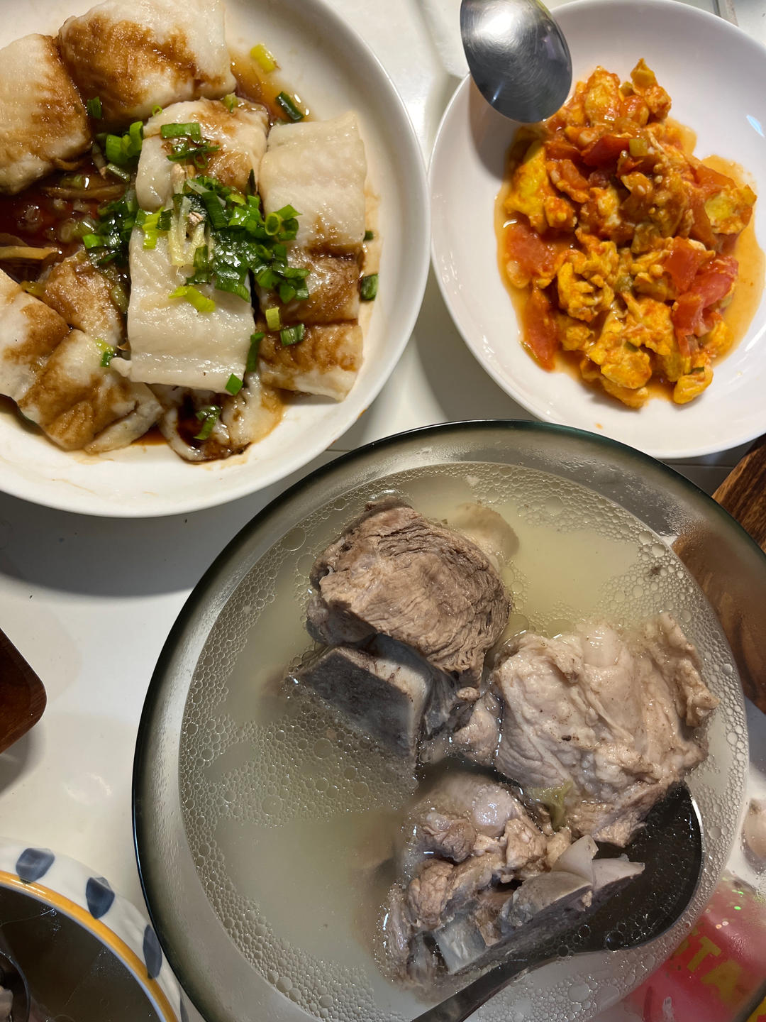 筒子骨玉米萝卜汤