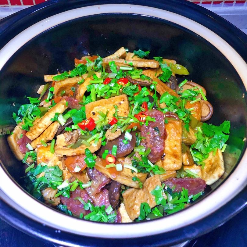 超级美味客家美食的香菇虾米豆腐煲