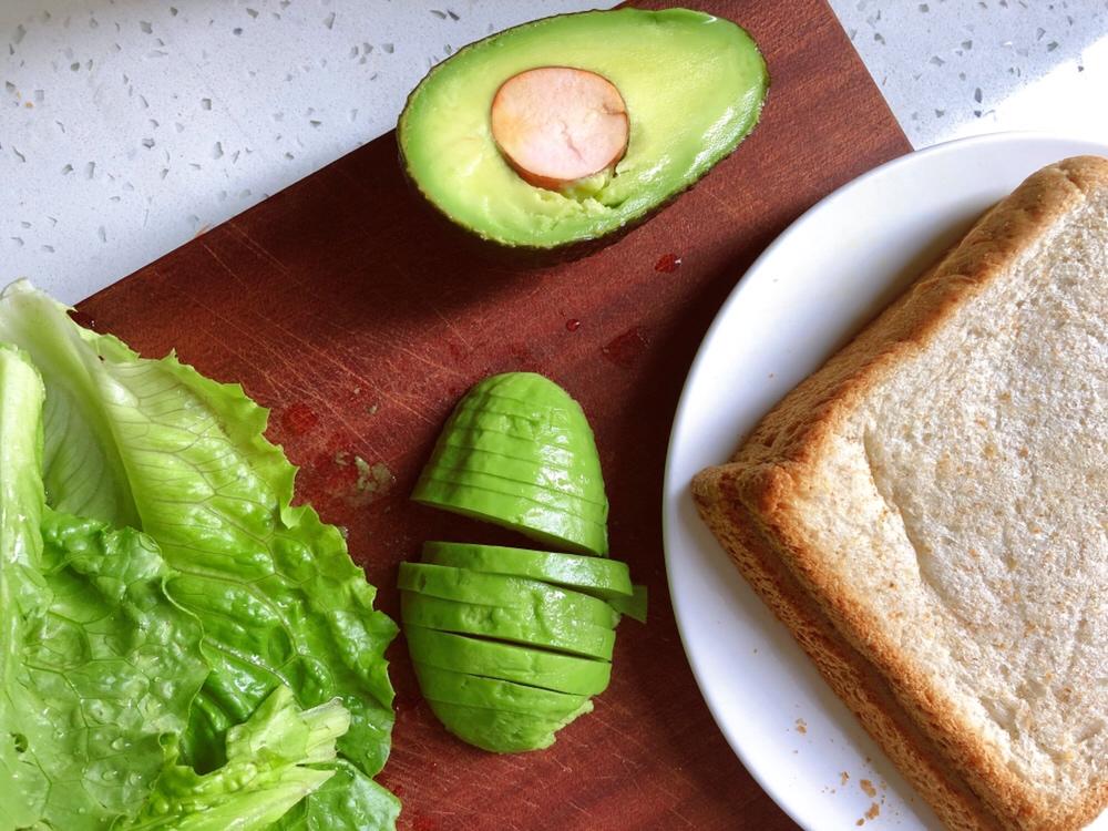 🥑牛油果鸡蛋三明治的做法 步骤1