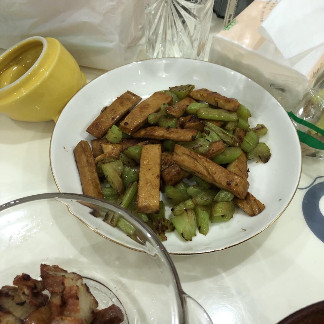 西芹炒香干