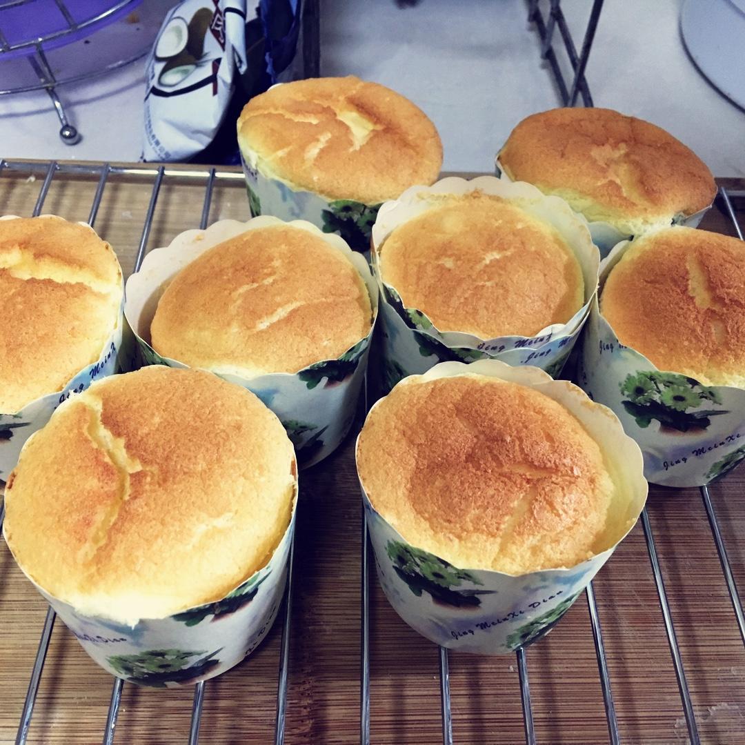 软绵绵戚风纸杯蛋糕