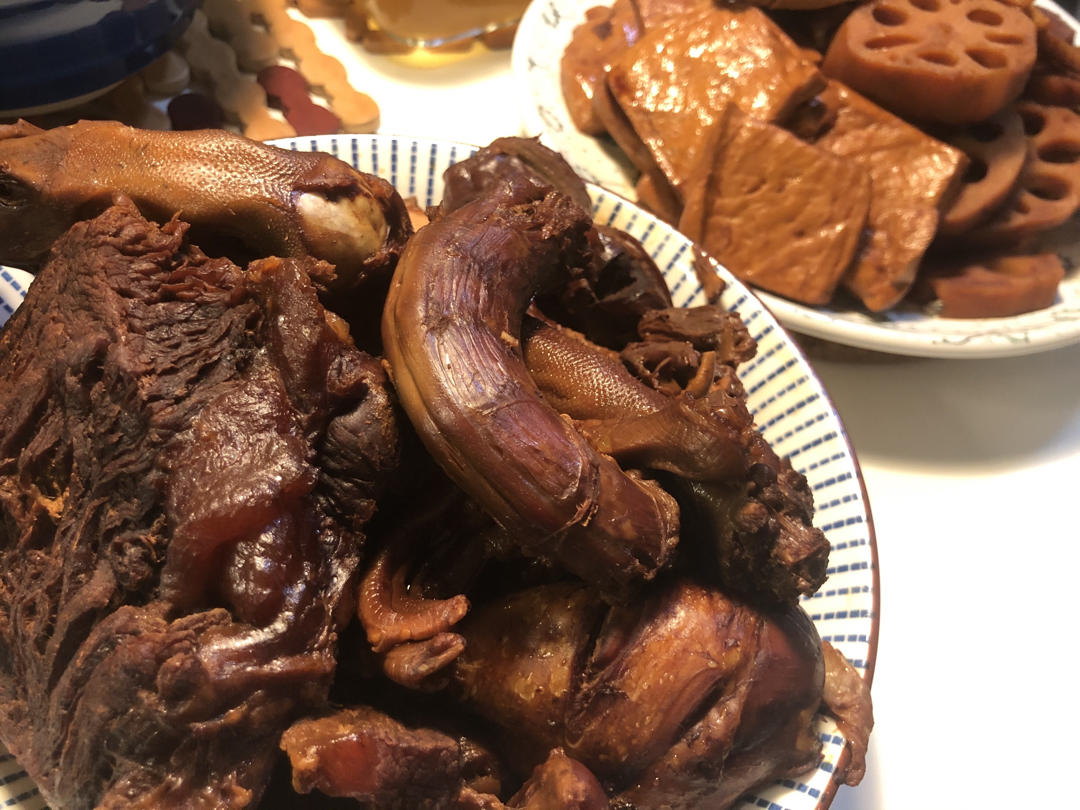 卤牛肉、猪蹄，卤一切