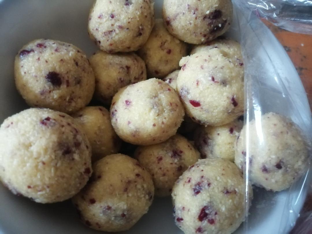 奶香椰蓉蔓越莓馅月饼