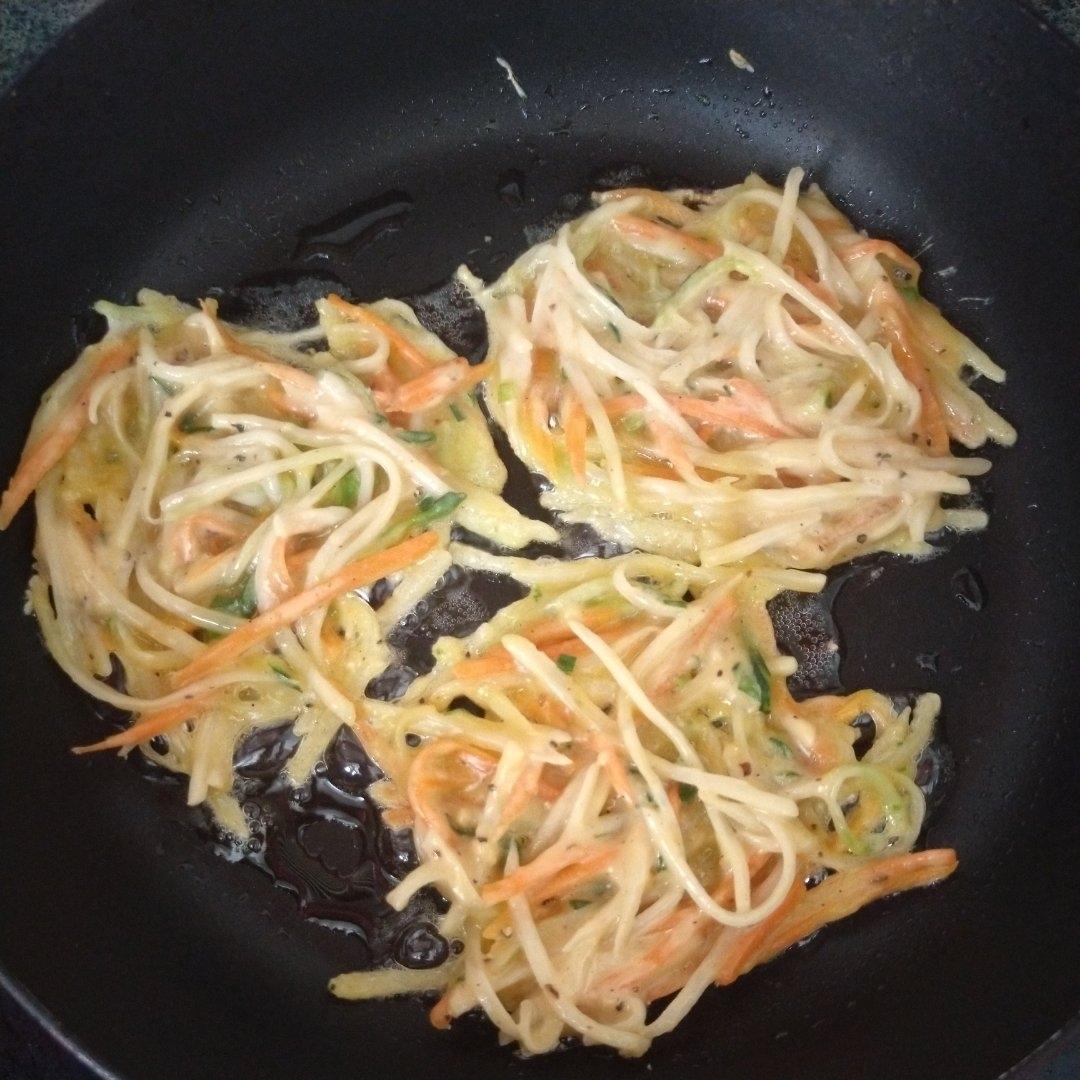 土豆饼(土豆胡萝卜丝饼)
