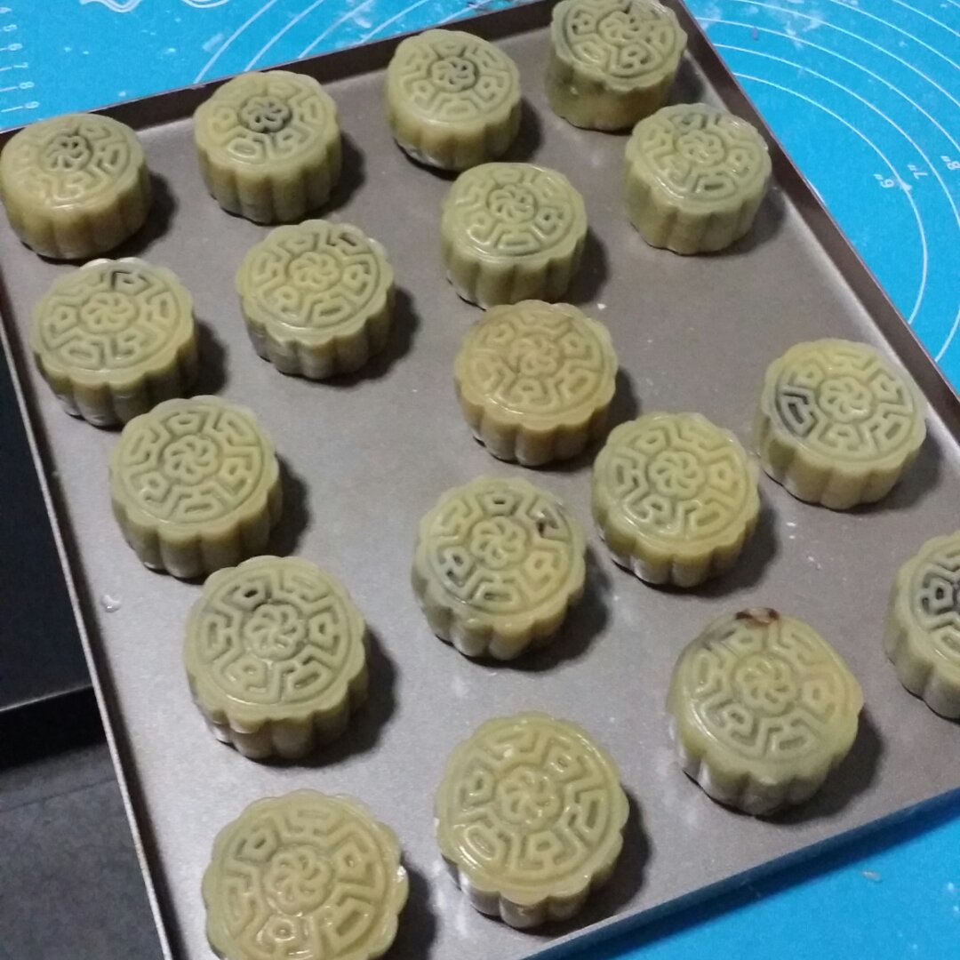 广式月饼——蛋黄莲蓉月饼