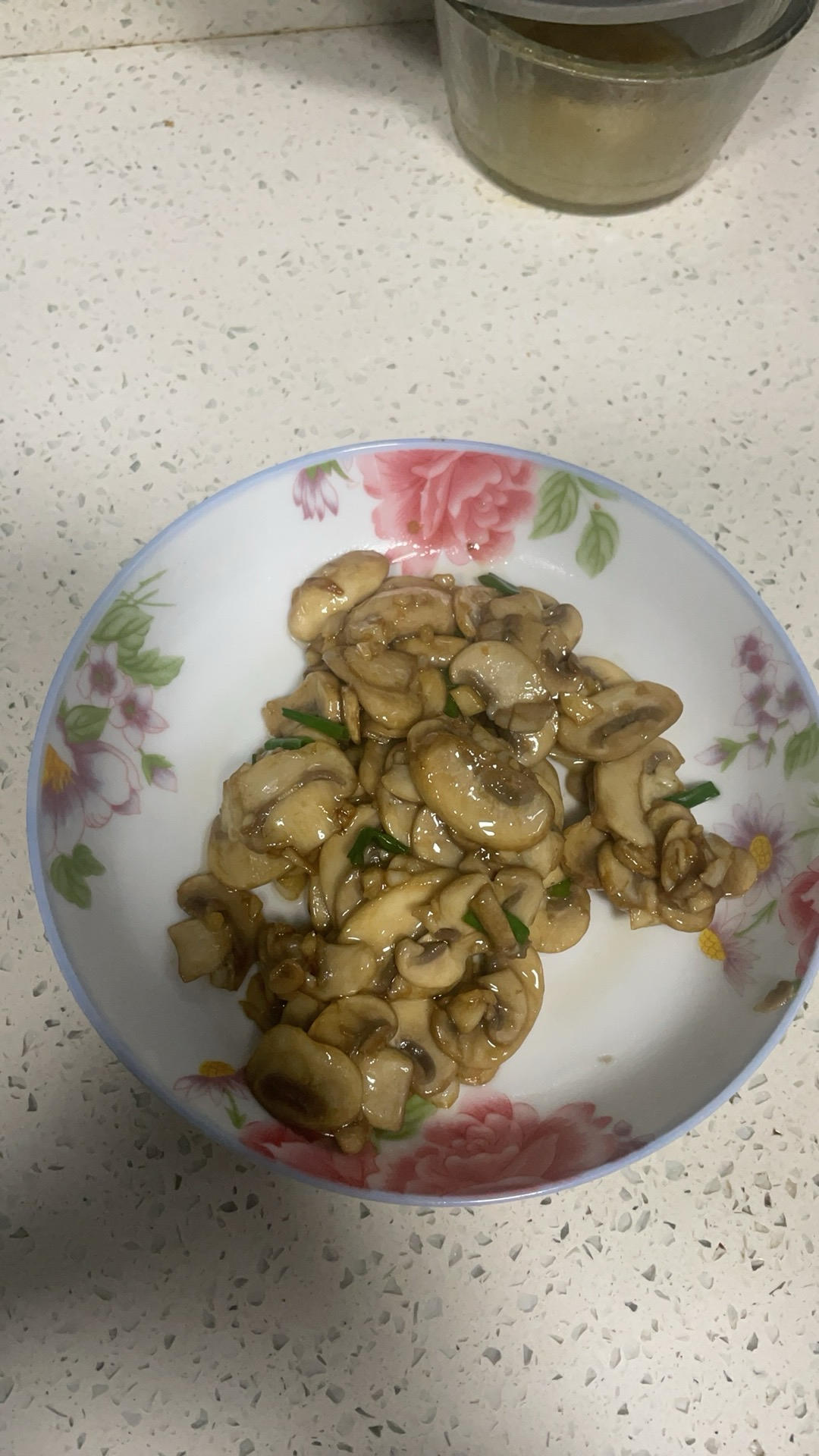 鲜香嫩滑！好吃不胖的蒜香炒口蘑！