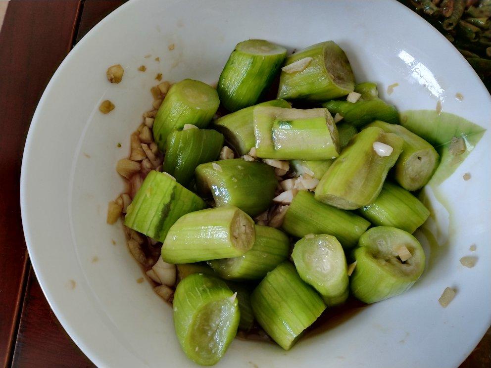 只需要五分钟就可以的美味蒜蓉蒸丝瓜