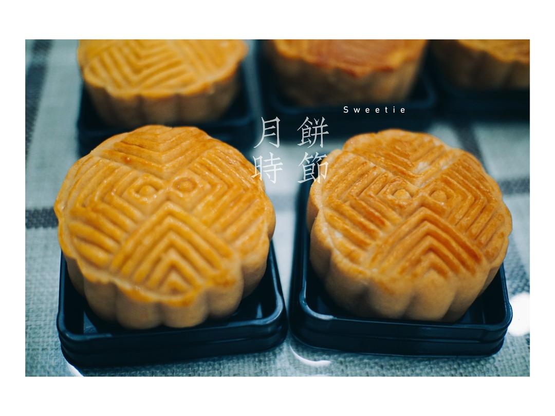广式月饼－－蛋黄豆沙月饼
