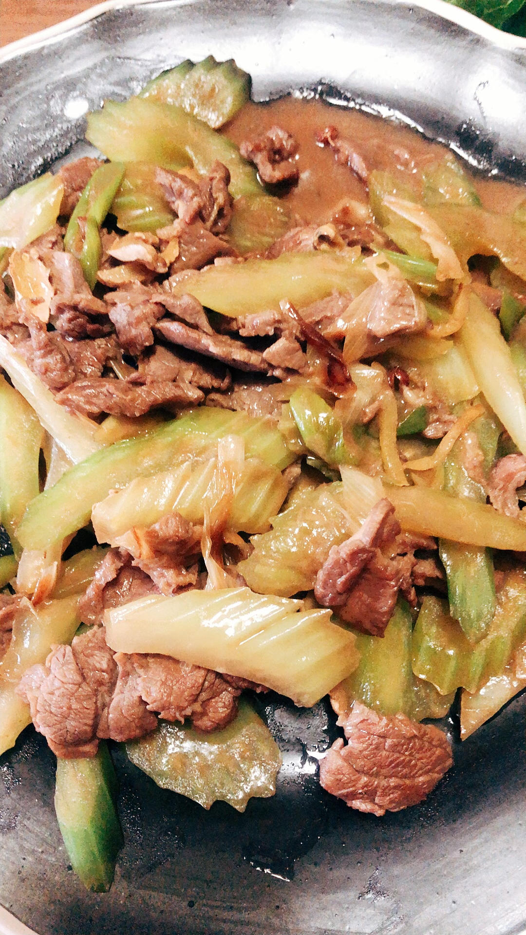 牛肉炒芹菜(不老不柴嫩滑多汁)