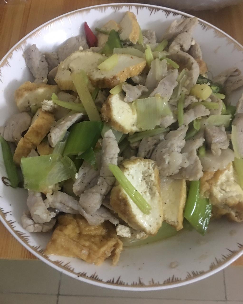 五香干芹菜炒肉