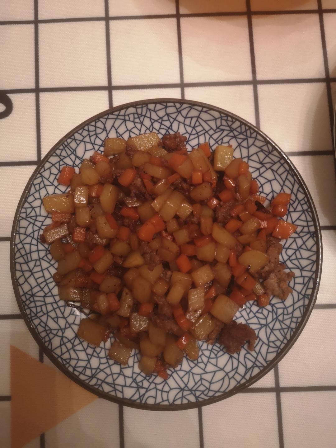 肉末土豆胡萝卜丁
