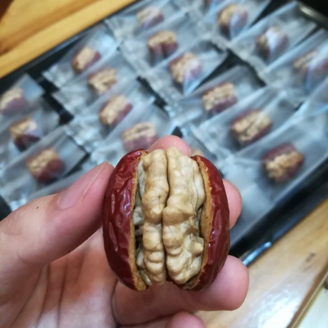 风靡人群的大枣夹核桃
