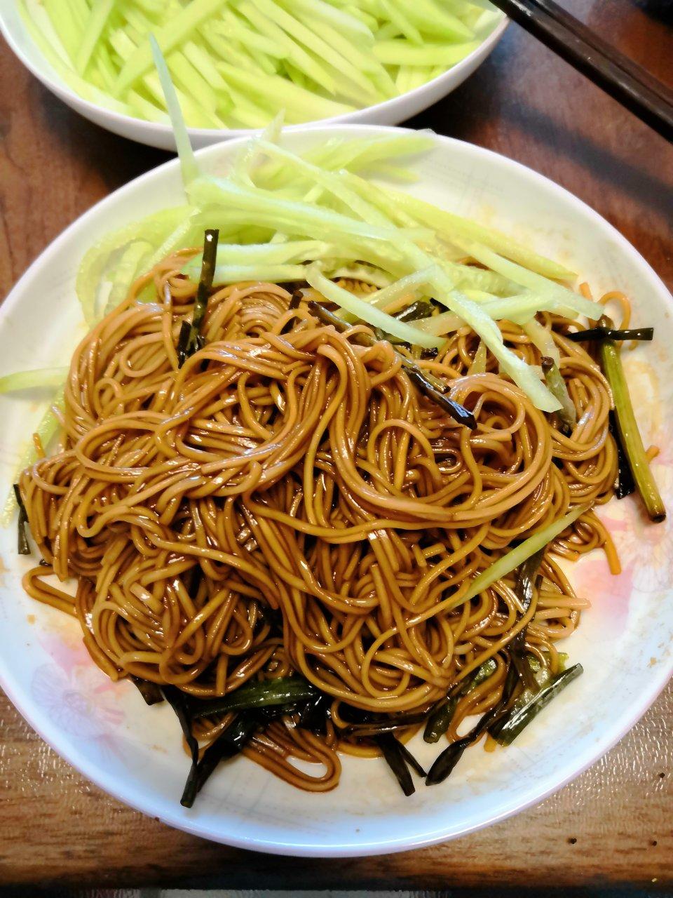 淡色冰寒s做的国宴拌面麻汁捞汁葱油国宴泡菜