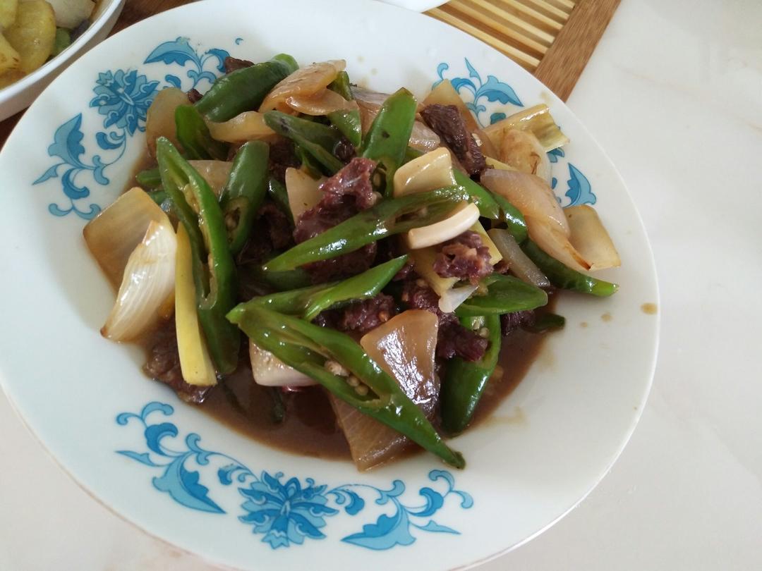 洋葱青椒炒肉
