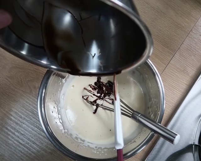 酒心熔岩巧克力蛋糕的做法 步骤10