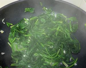 炝炒菠菜的做法 步骤2