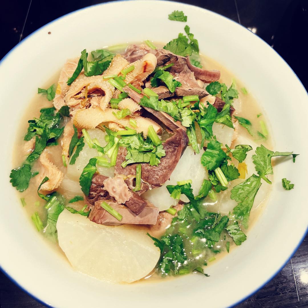 驱寒暖胃的羊杂汤的做法