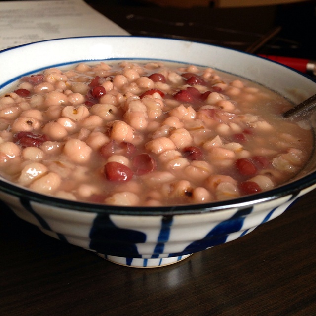 红豆薏米粥 (Red Bean and Pearl Barley Congee)