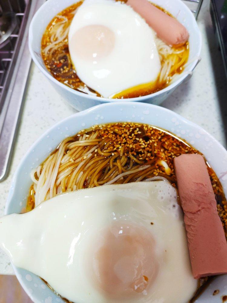 深夜解馋：酸汤面