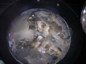 健脾益气石斑鱼汤的做法 步骤3