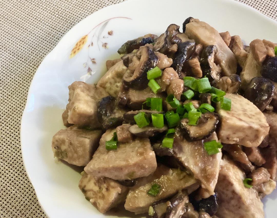 香菇肉末焖香芋(宝贝最喜欢吃的菜之一)