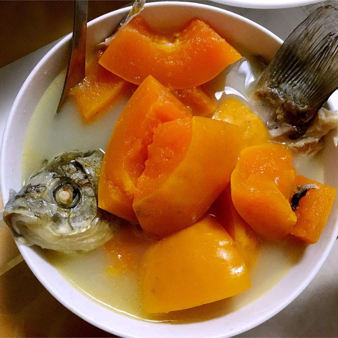 减肥嘞卡姐做的木瓜鲫鱼汤