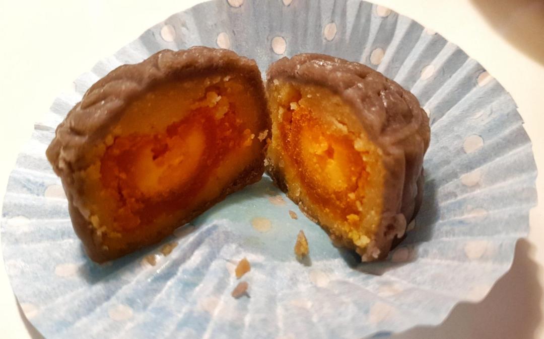 广式月饼——蛋黄莲蓉月饼